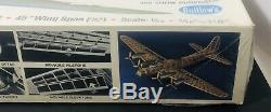 Guillows #2002 B-17G Flying Fortress Balsa wood Airplane model Kit new in box