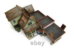 HO Scale Fred's One Stop Structure Kit by Showcase Miniatures (2010)