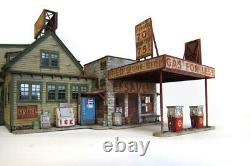 HO Scale Fred's One Stop Structure Kit by Showcase Miniatures (2010)