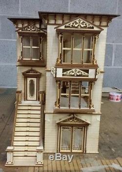 Lisa Painted Lady San Francisco with garage 124 scale Dollhouse